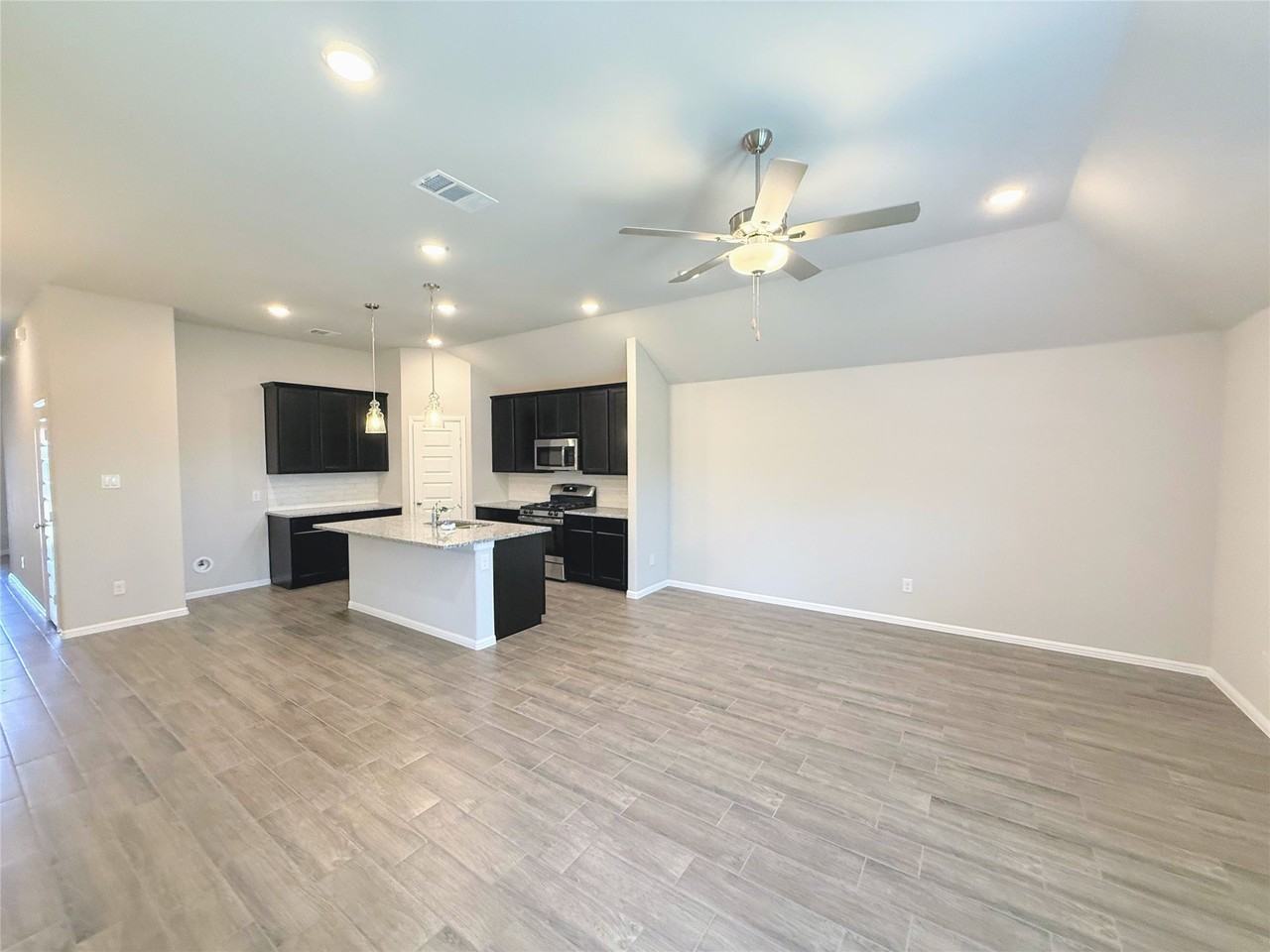13140 Zion Dr - Photo 7 of 34