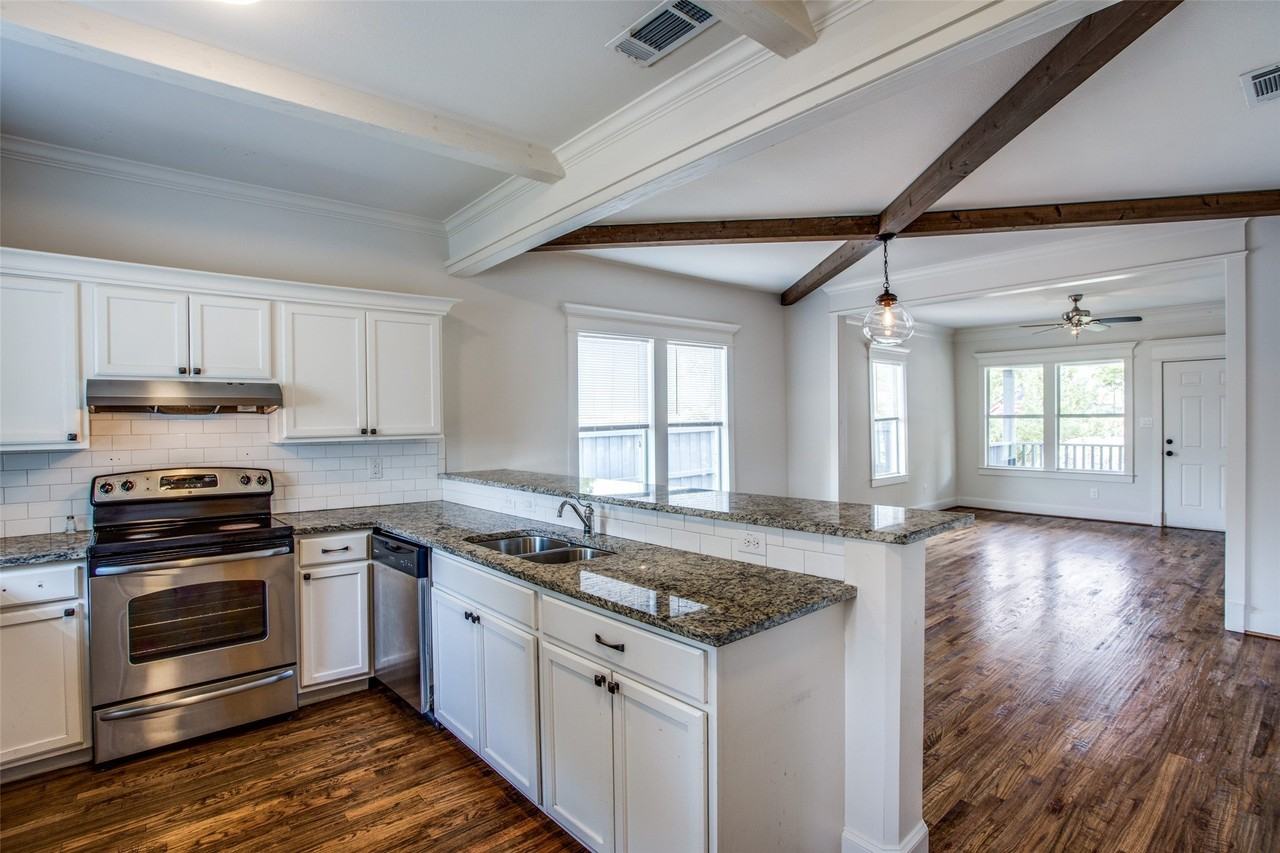 403 Parkview Ave - Photo 5 of 12