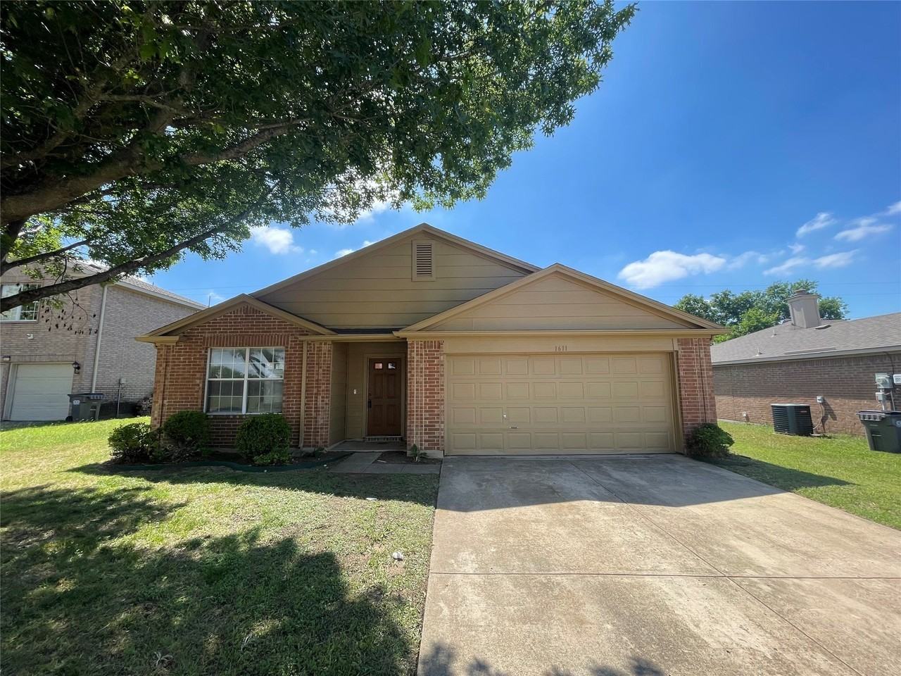 1611 Columbia Dr - Photo 2 of 20