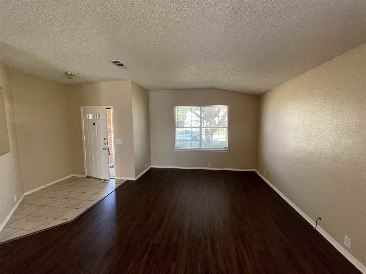 1611 Columbia Dr - Photo 7 of 20