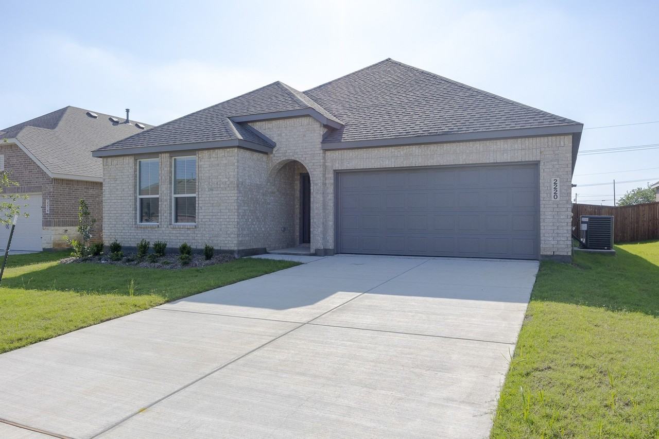 2220 Pommel Ln - Photo 3 of 36