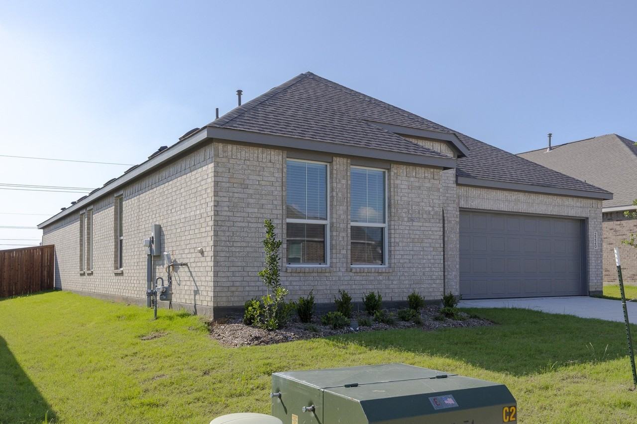 2220 Pommel Ln - Photo 5 of 36
