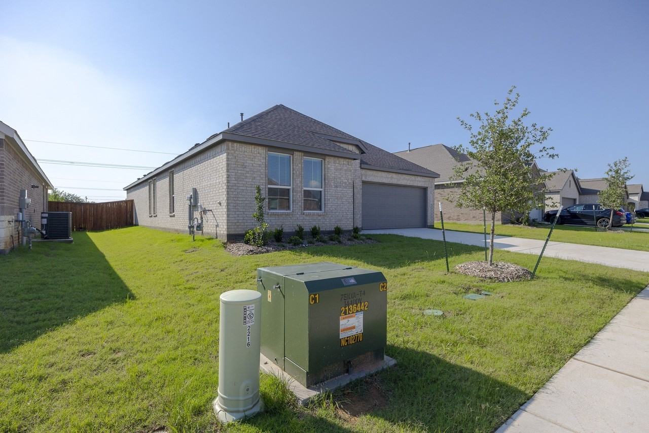 2220 Pommel Ln - Photo 6 of 36