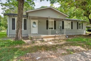1477 W Austin St - Photo 1 of 1