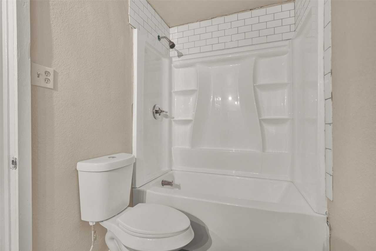 1477 W Austin St - Photo 3 of 13