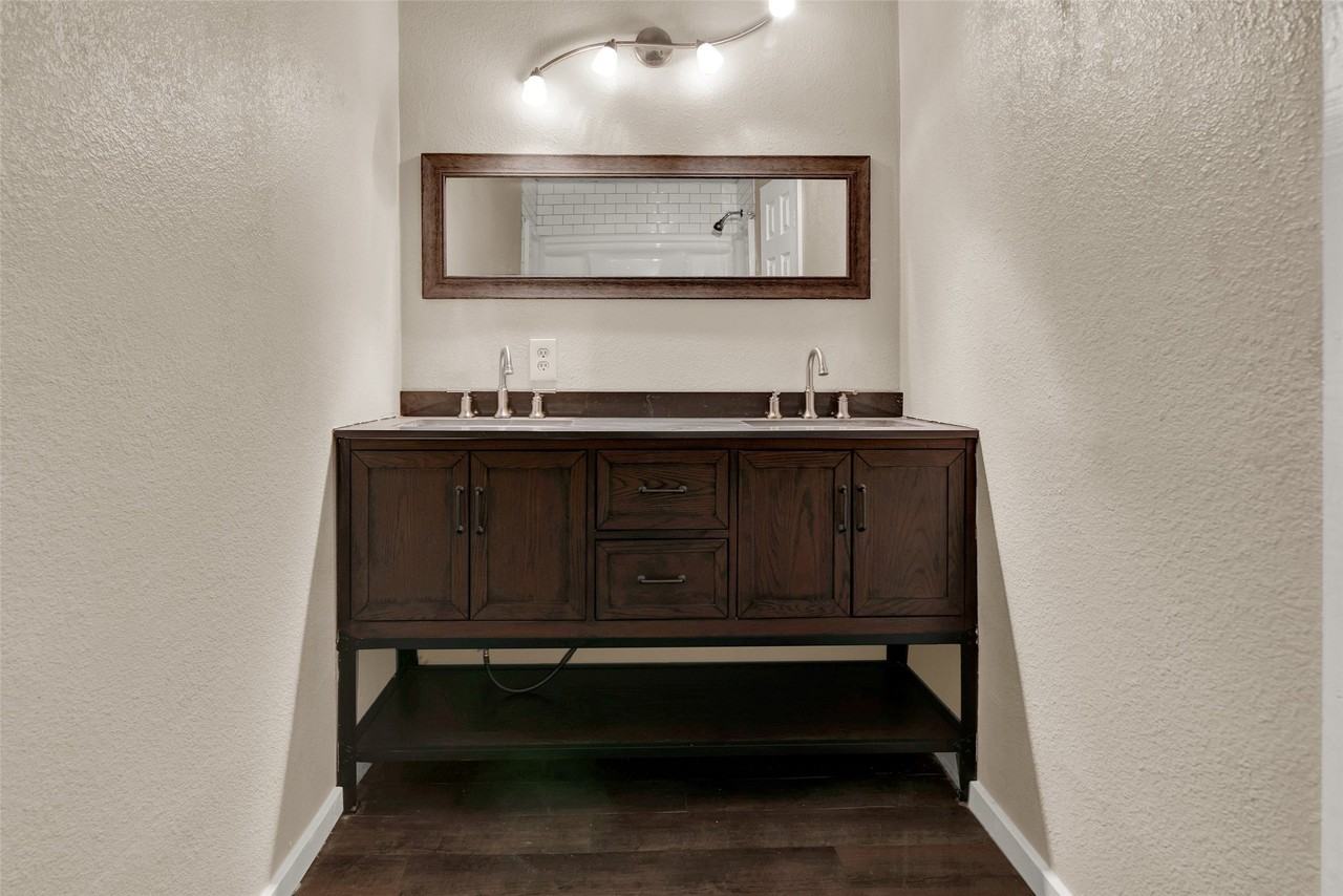 1477 W Austin St - Photo 4 of 13