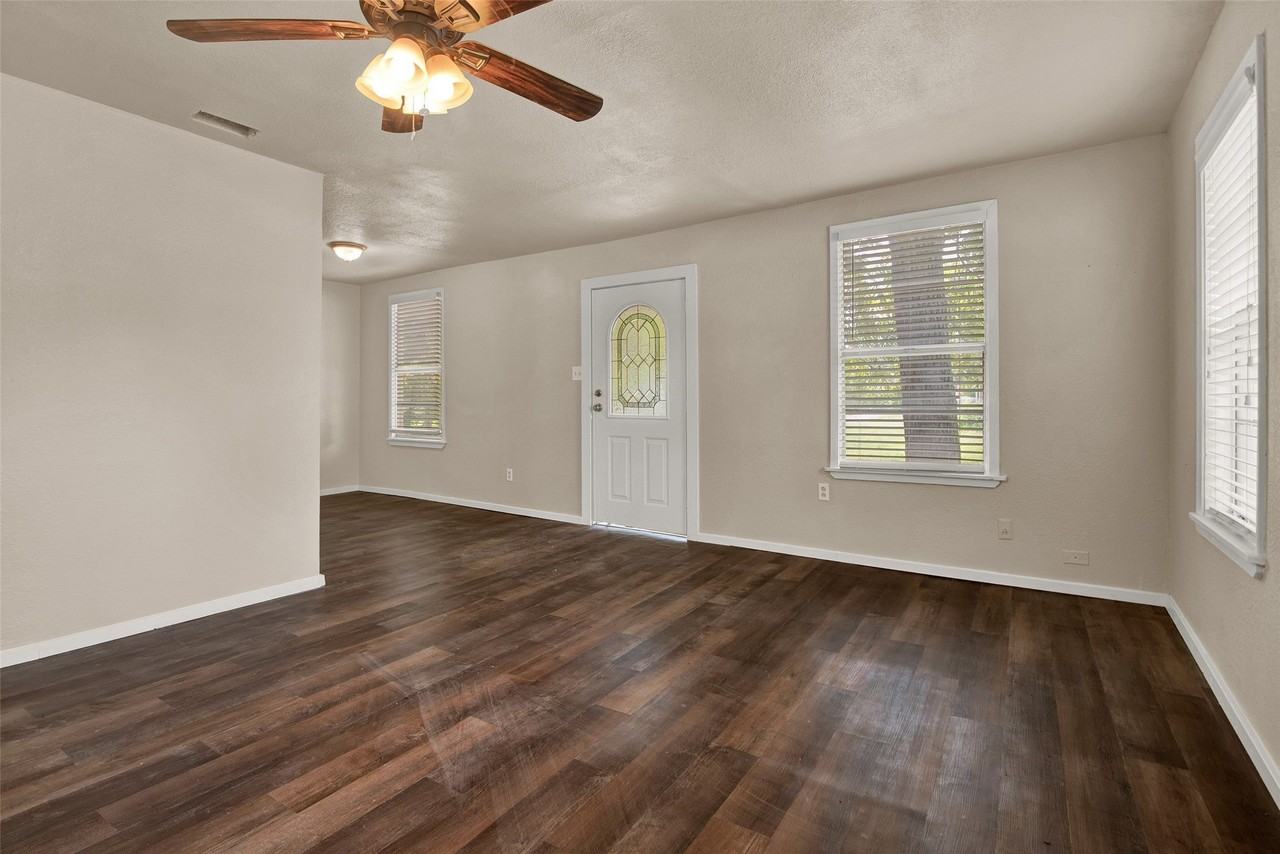 1477 W Austin St - Photo 5 of 13