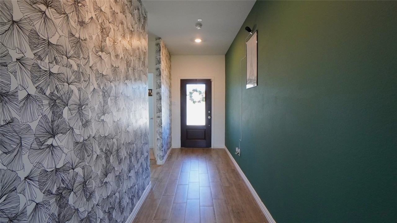 725 Alden Dr - Photo 3 of 27