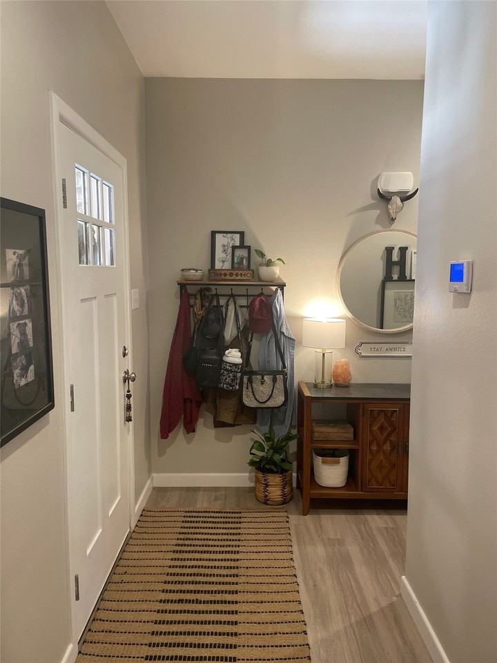 1638 Merchant St - Photo 4 of 19
