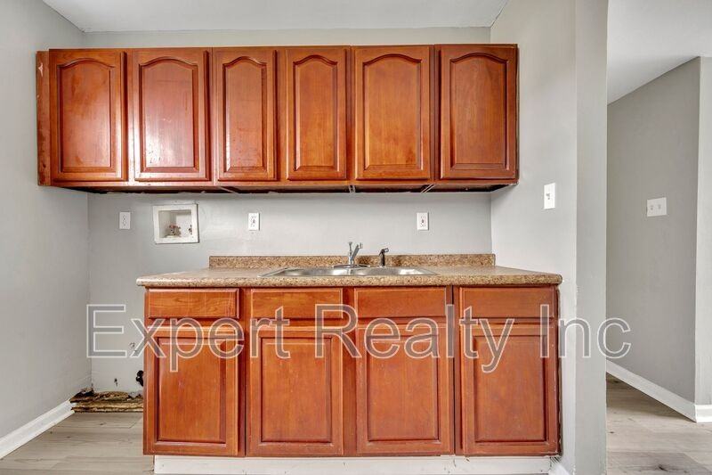 1001 21st Street Ensley #B - Photo 2 of 36