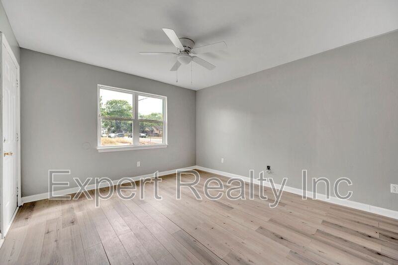 1001 21st Street Ensley #B - Photo 5 of 36