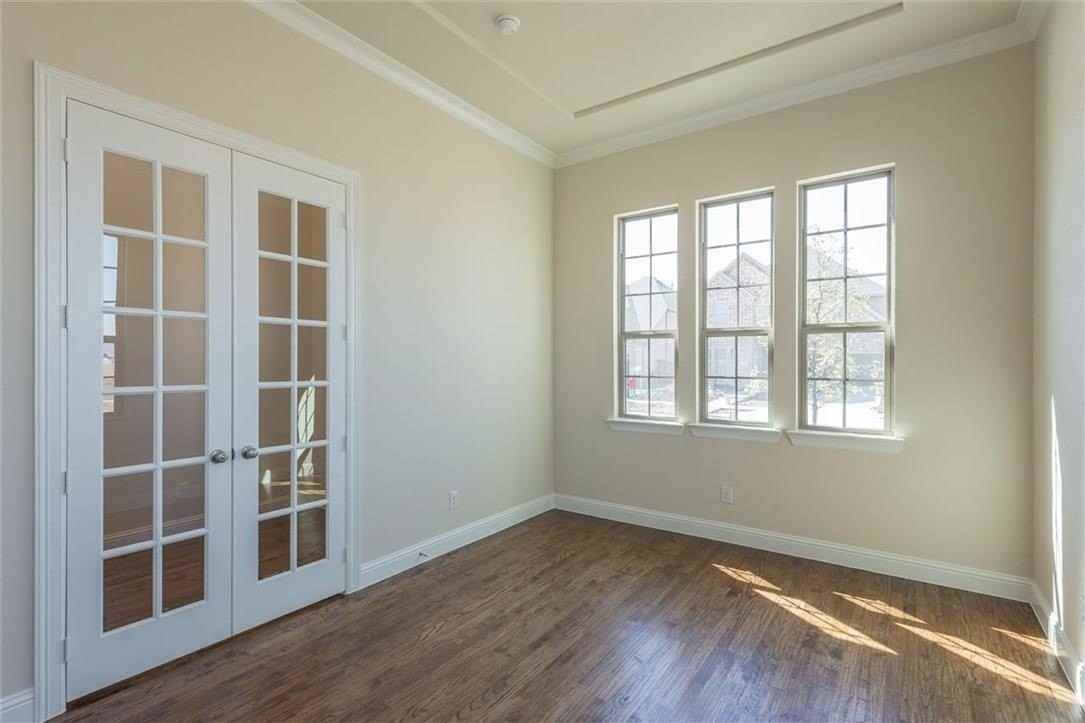 560 Thoroughbred Ave - Photo 4 of 25