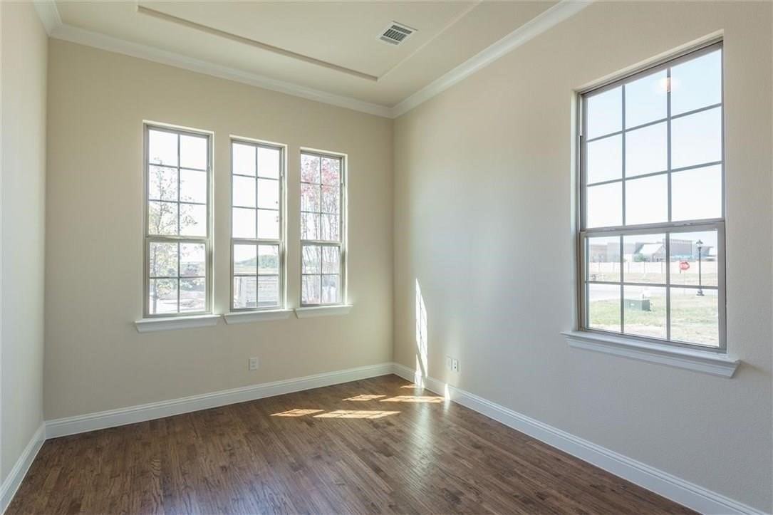 560 Thoroughbred Ave - Photo 5 of 25