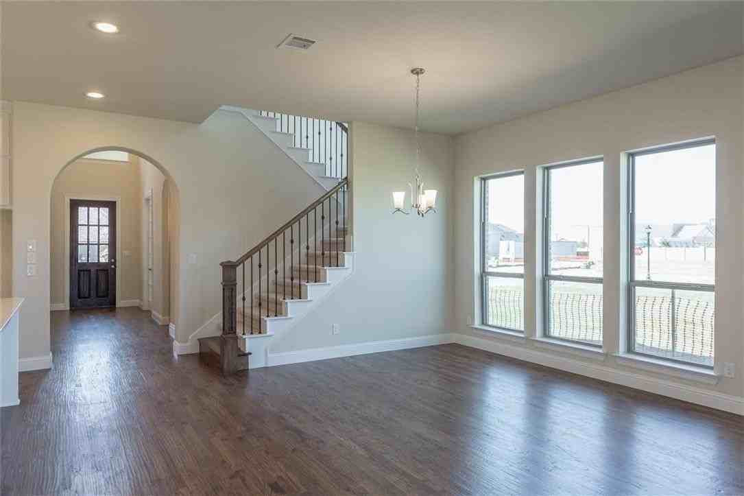 560 Thoroughbred Ave - Photo 6 of 25