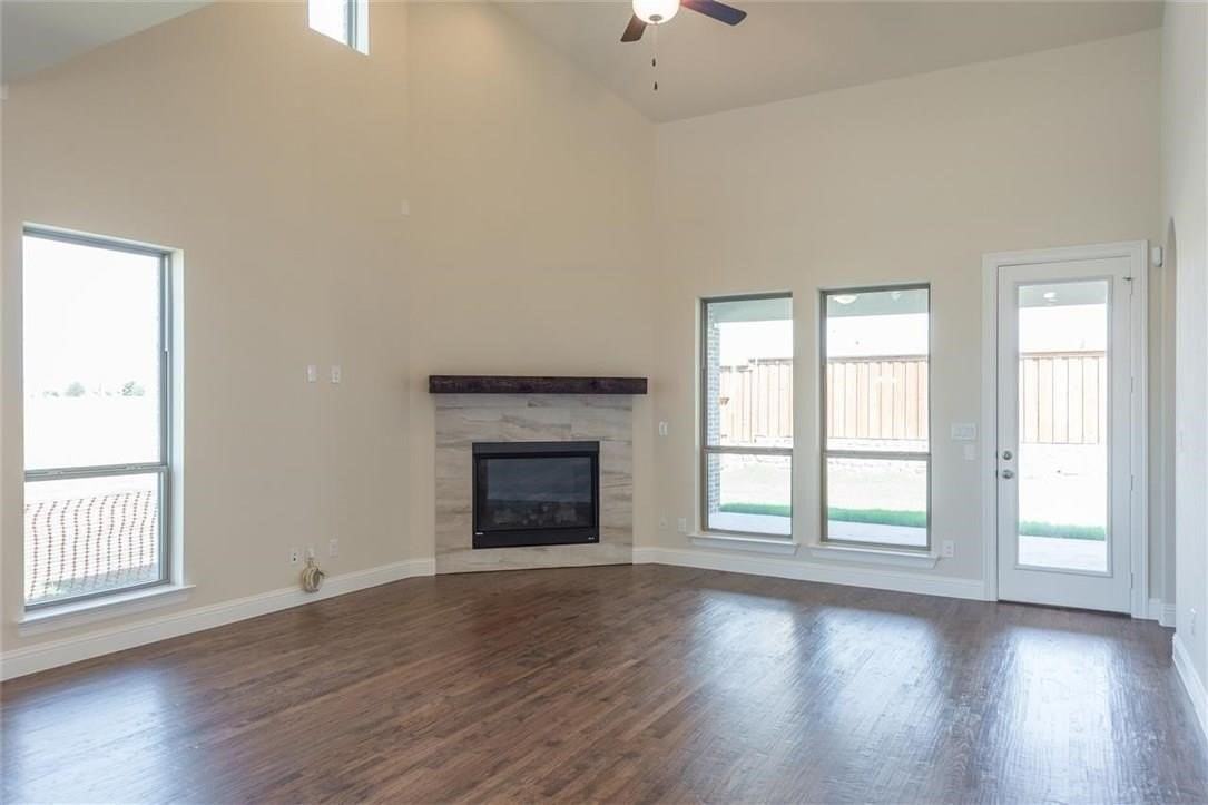 560 Thoroughbred Ave - Photo 7 of 25
