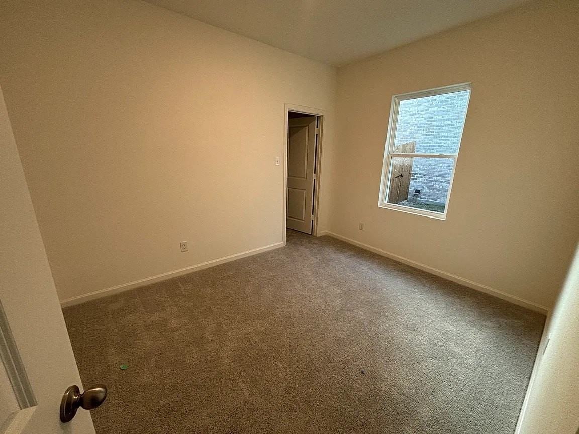 5940 Sahara Dr - Photo 2 of 9