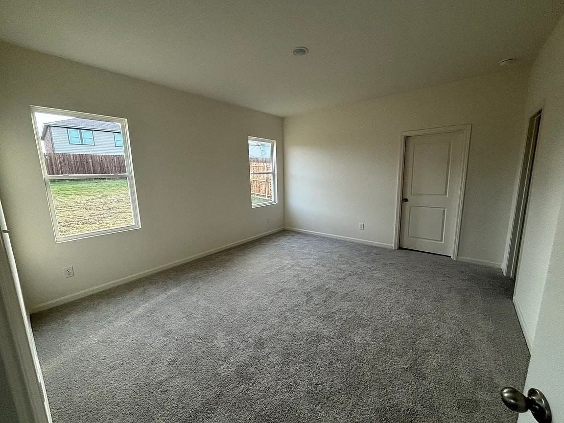 5940 Sahara Dr - Photo 4 of 9