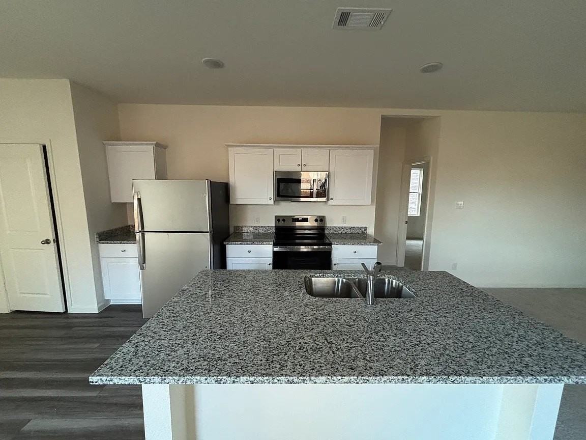 5940 Sahara Dr - Photo 5 of 9