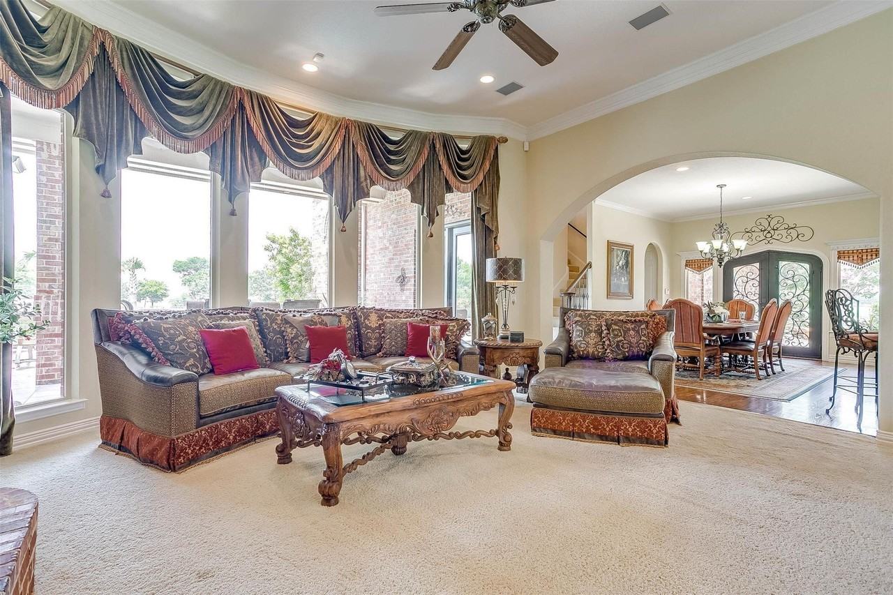 9514 Park Dr - Photo 4 of 30