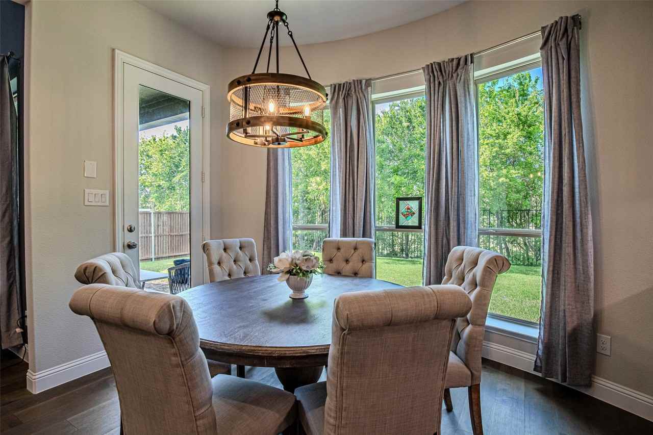 620 Singing Water Dr - Photo 6 of 30