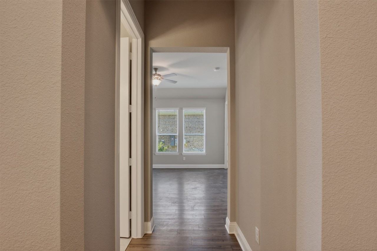 16812 Bitterroot Rd - Photo 4 of 27