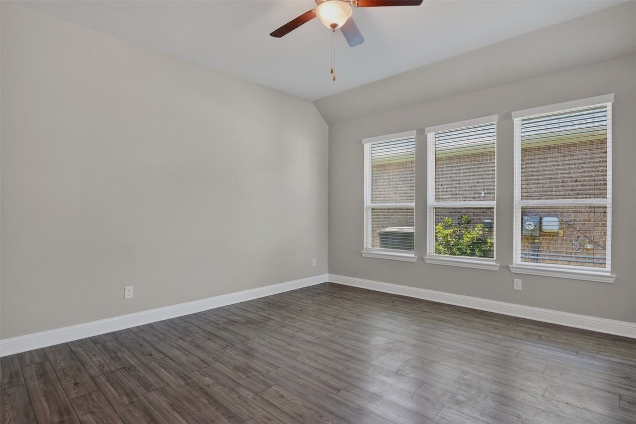16812 Bitterroot Rd - Photo 5 of 27