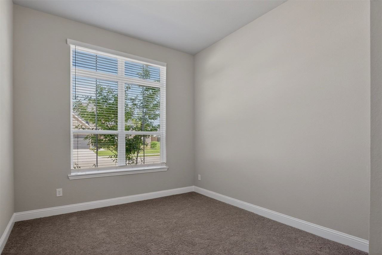 16812 Bitterroot Rd - Photo 6 of 27