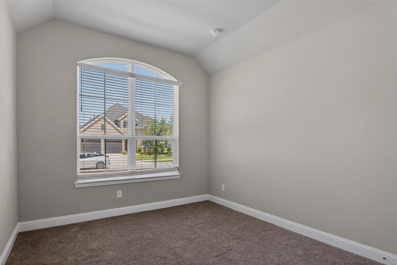 16812 Bitterroot Rd - Photo 7 of 27