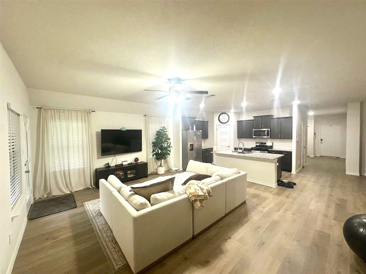 324 Revolution Rd - Photo 3 of 15
