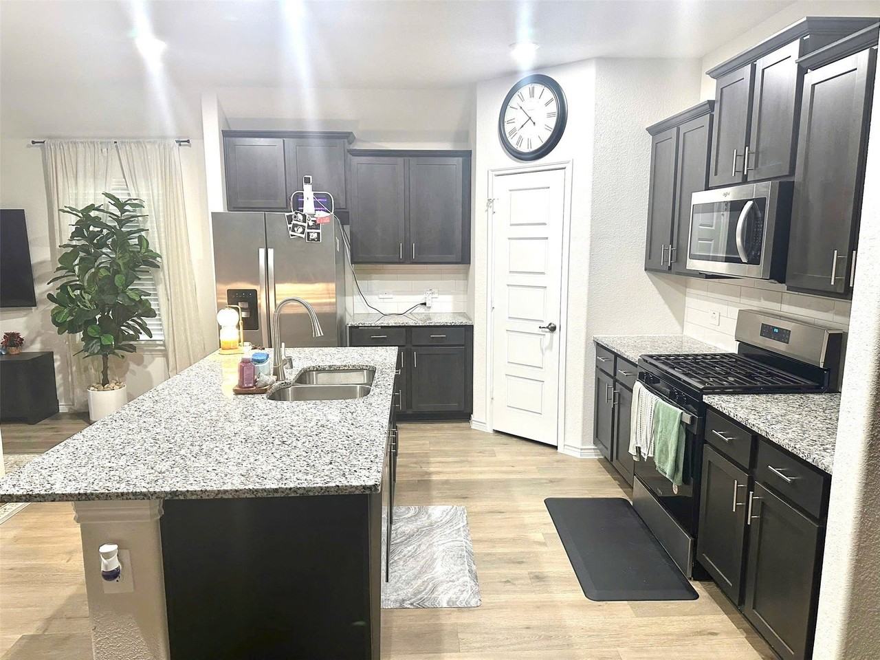 324 Revolution Rd - Photo 4 of 15