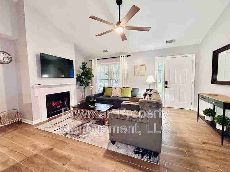 255 Camelot Dr - Photo 3 of 23