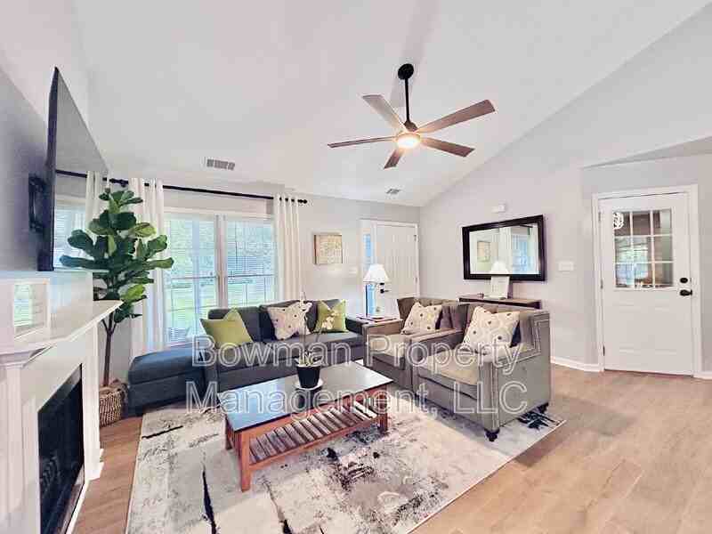 255 Camelot Dr - Photo 4 of 23