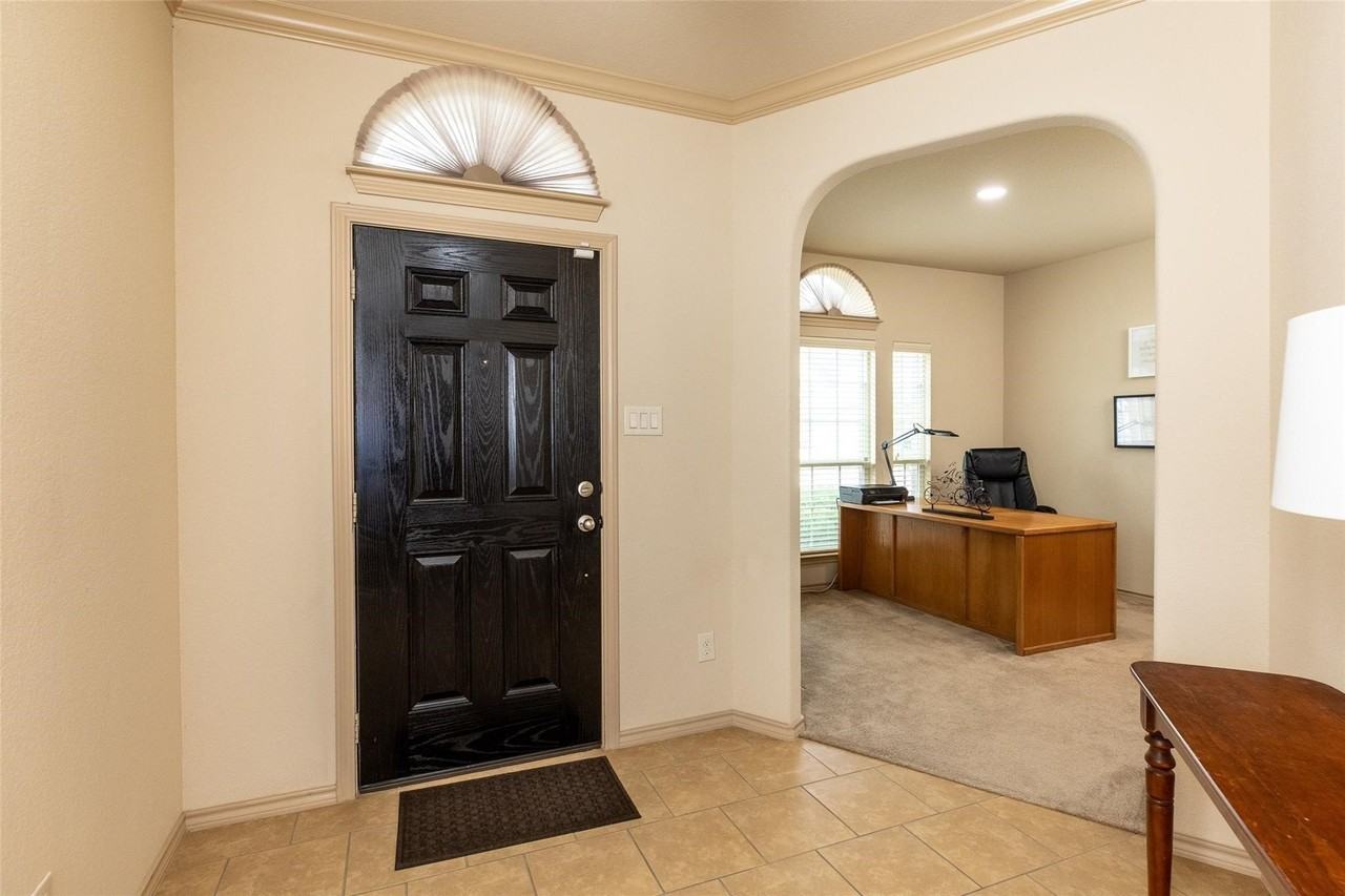 509 Vidalia Ct - Photo 3 of 18