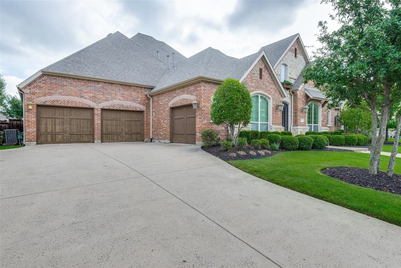 3011 Haywick - Photo 4 of 40