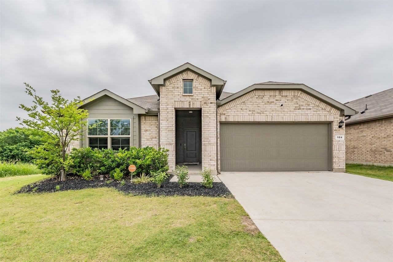 104 Piping Rock Dr