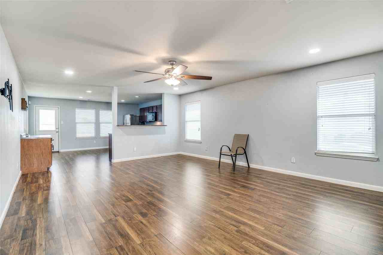 707 Windflower Dr - Photo 3 of 12