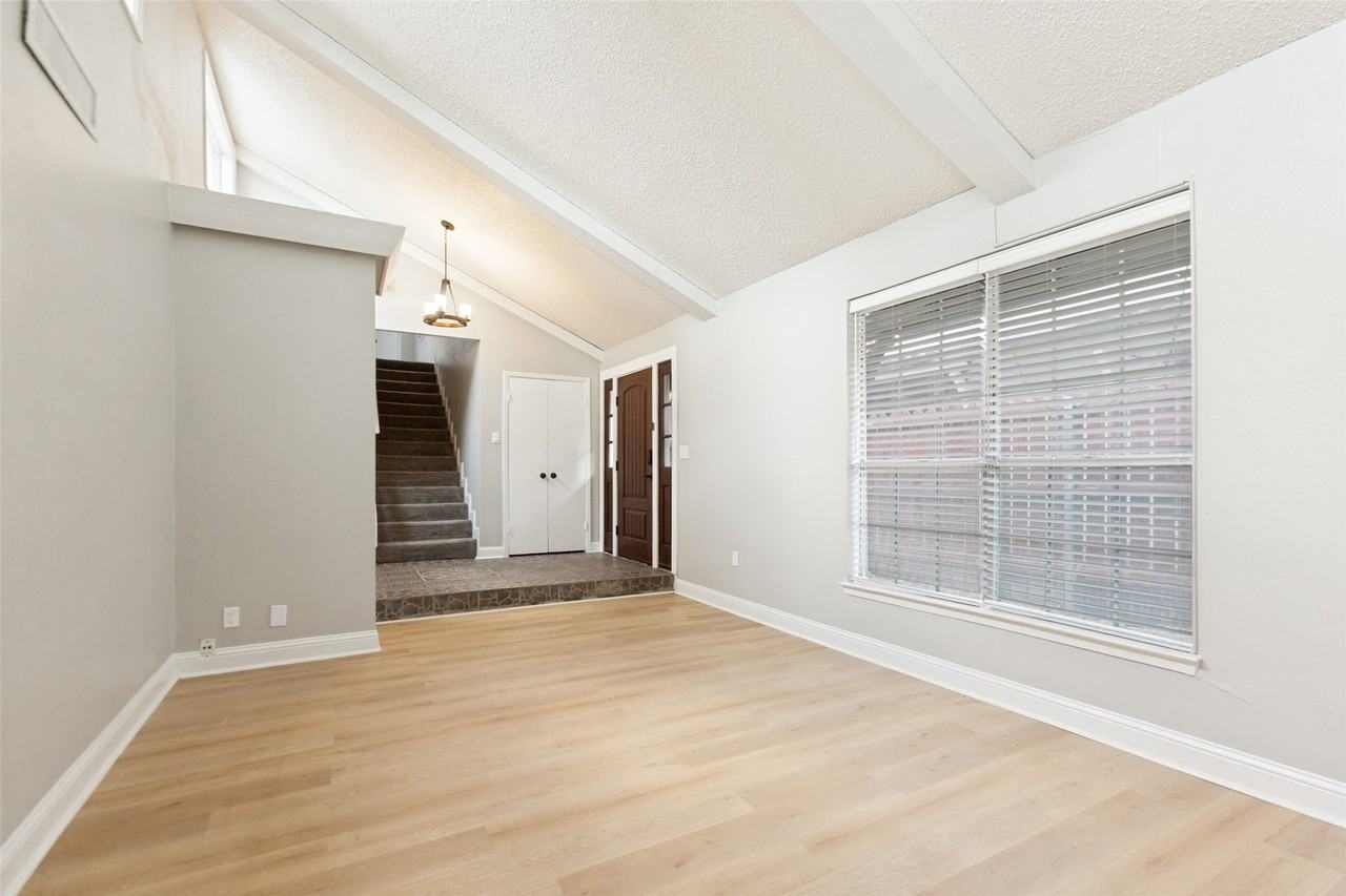 14372 Haymeadow Cir - Photo 7 of 27