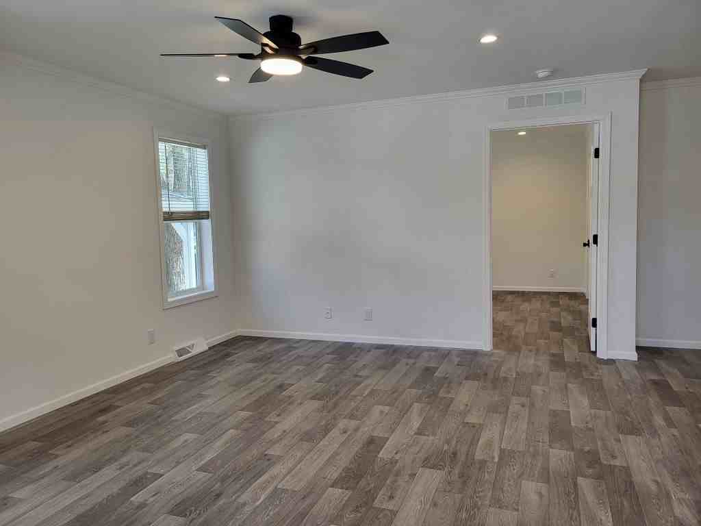 1143 Bayside Rd - Photo 5 of 35