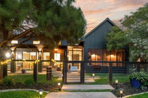 featured image of 9003 Eustis Ave