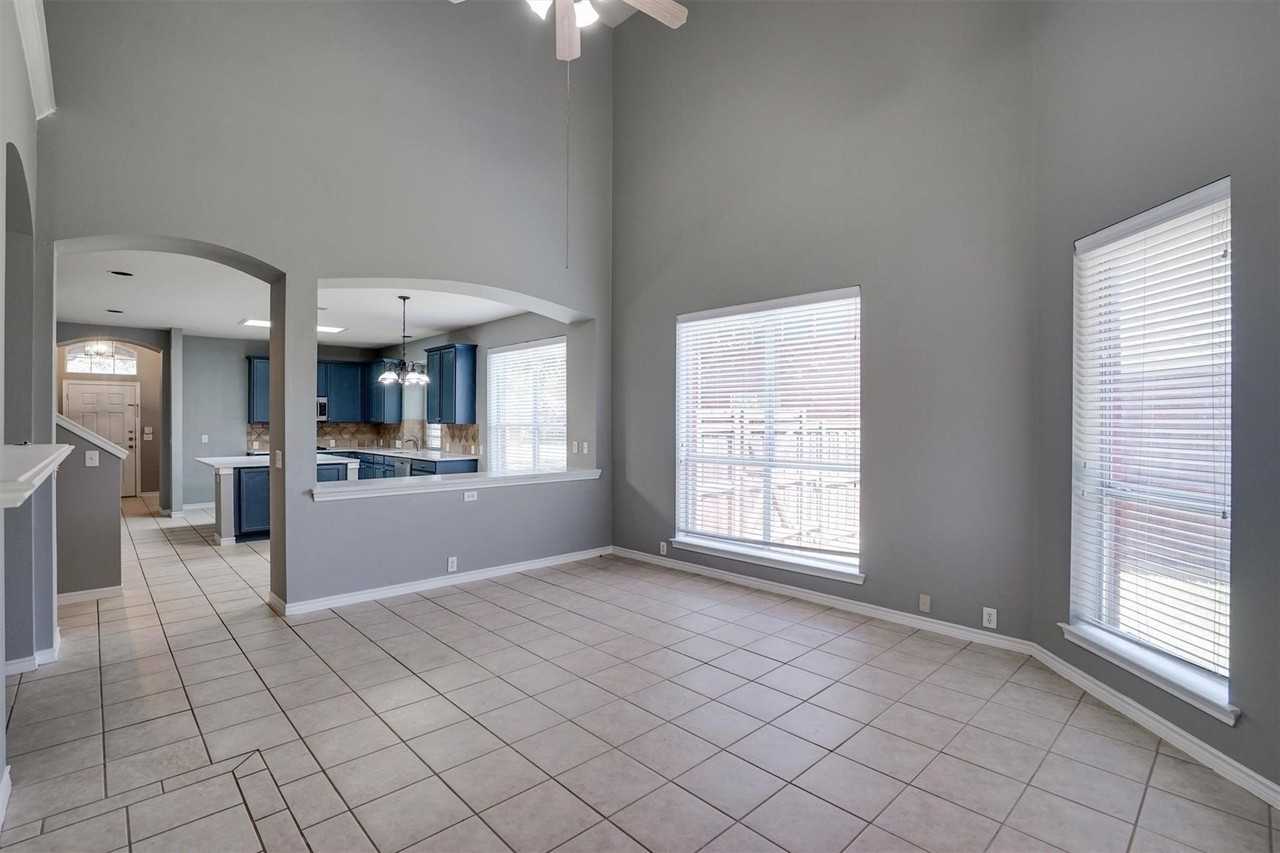 7657 Ravenhill Dr - Photo 2 of 29
