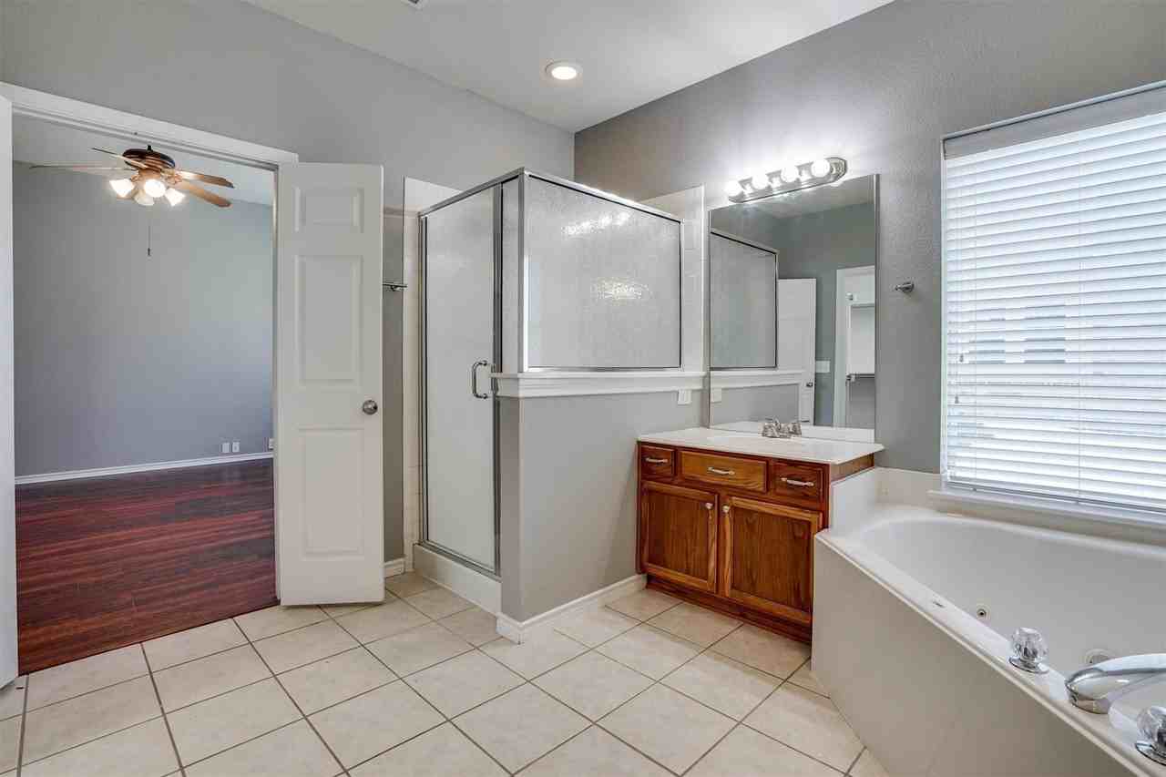 7657 Ravenhill Dr - Photo 5 of 29