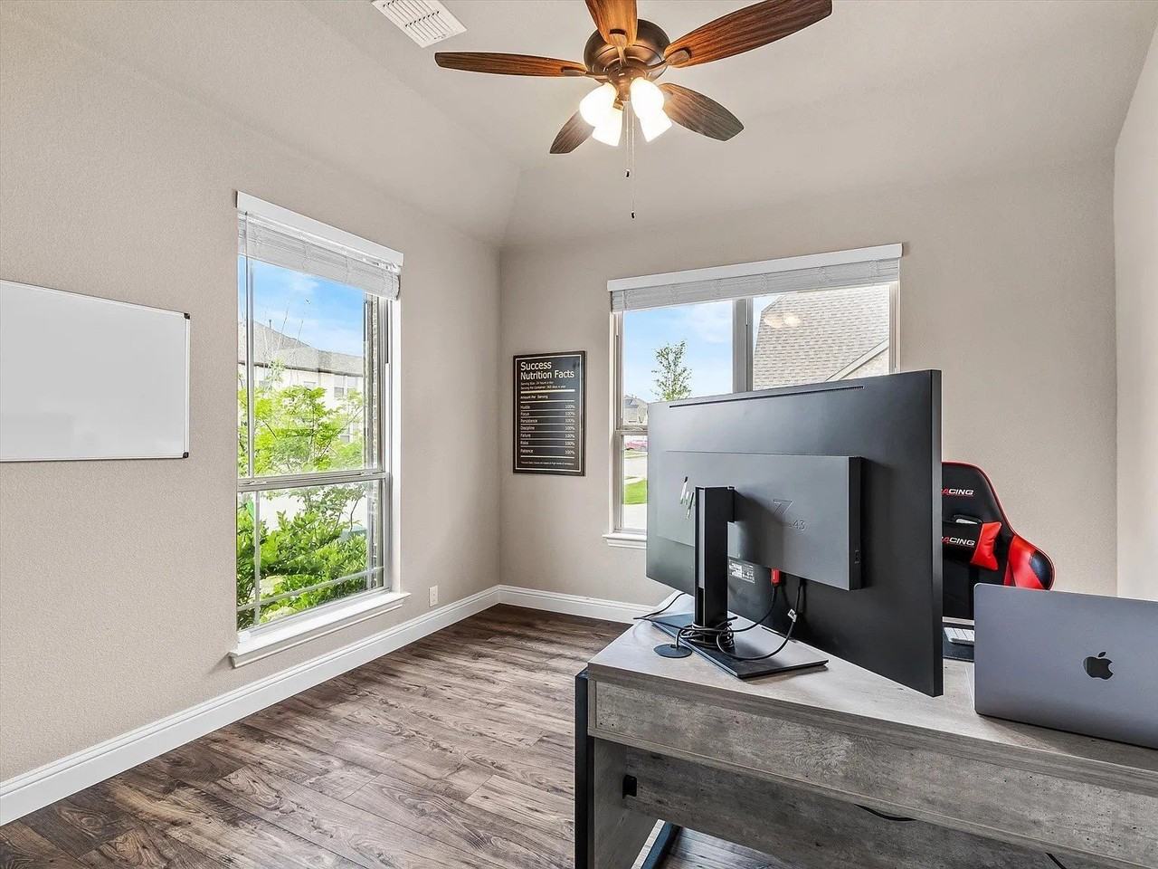 905 Sedona St - Photo 5 of 32
