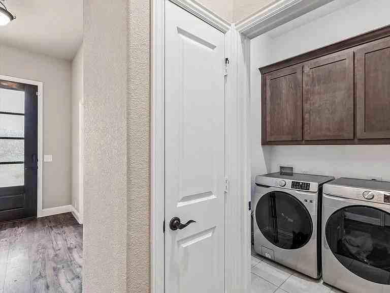 905 Sedona St - Photo 6 of 32