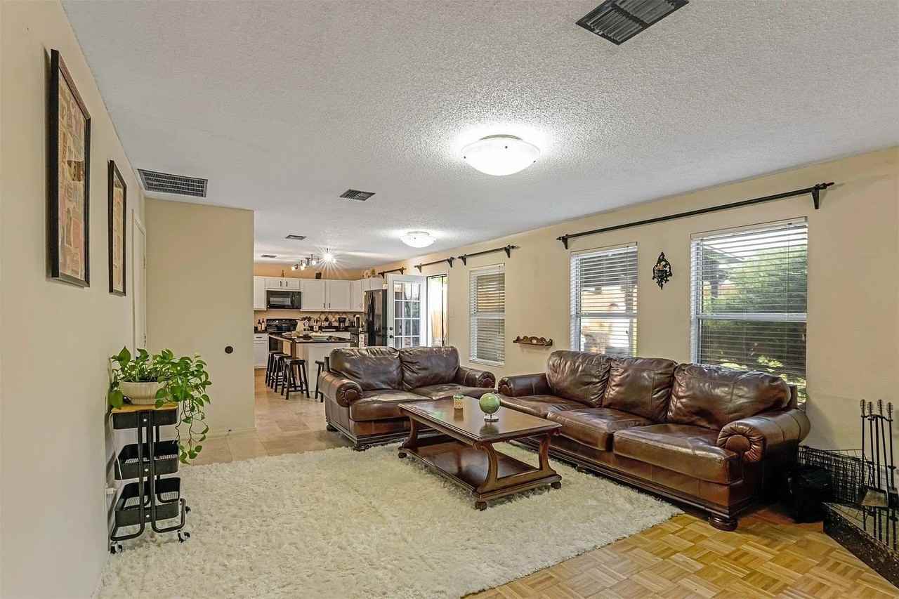2345 Maple Dr - Photo 6 of 33