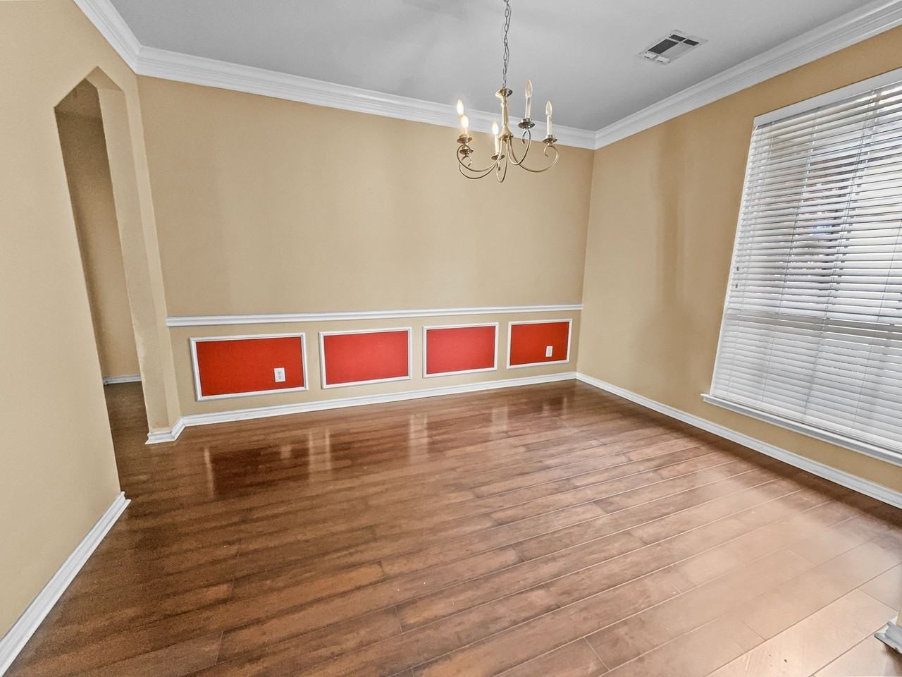 5530 Greensboro Dr - Photo 3 of 17