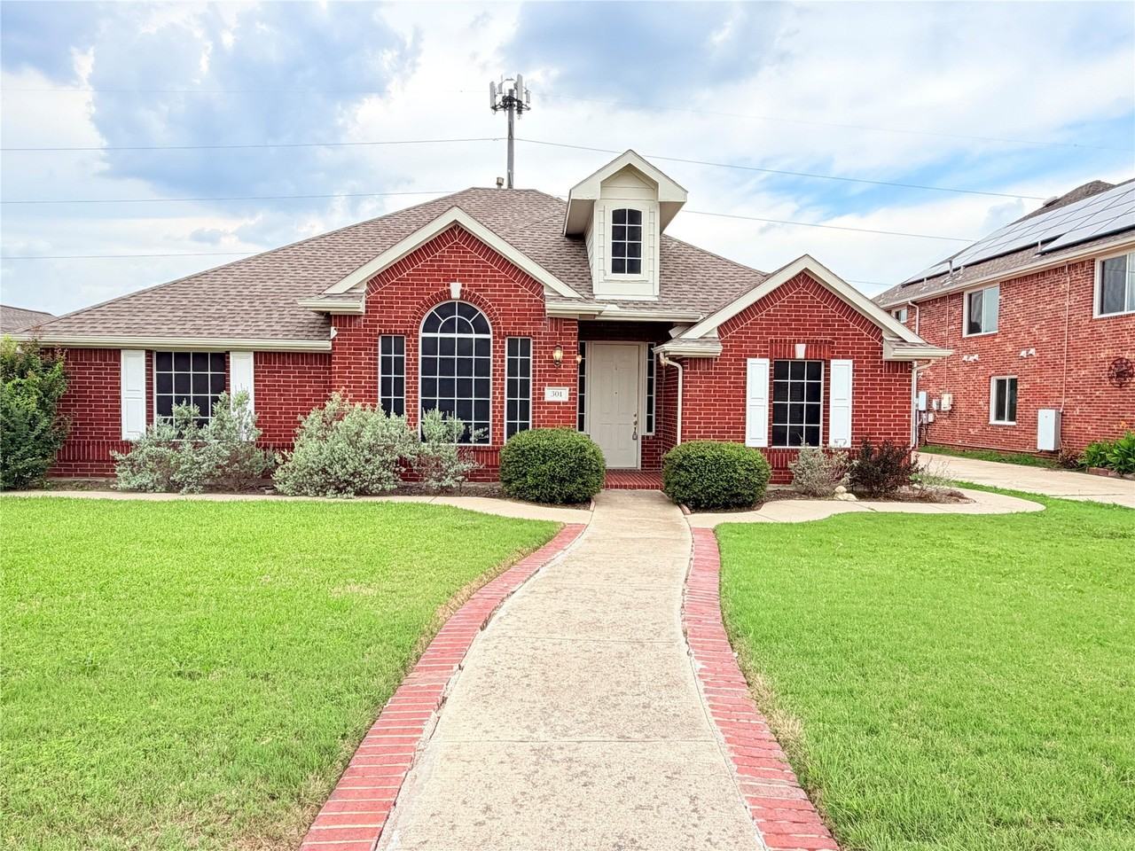 301 Mimosa Dr