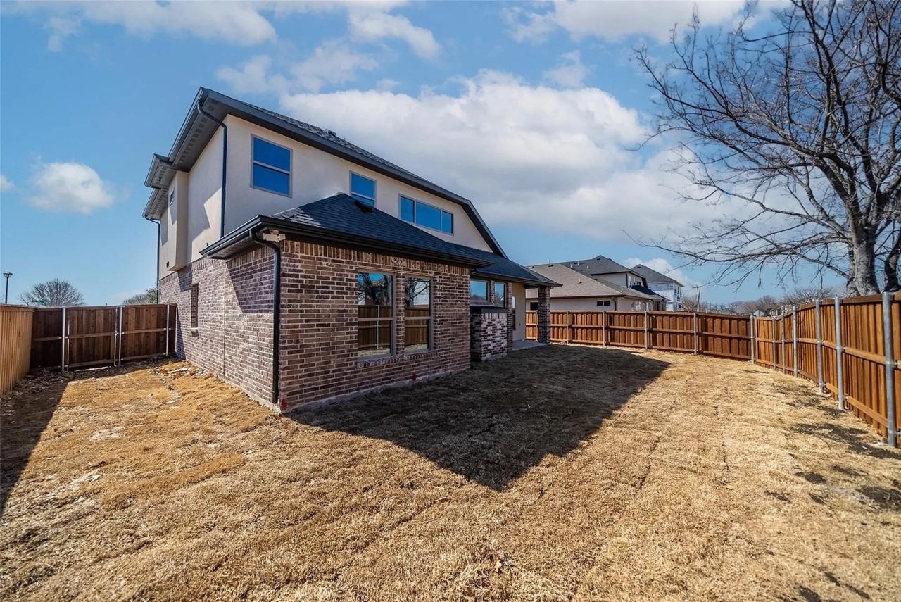 1063 Lake Trail Dr - Photo 5 of 34