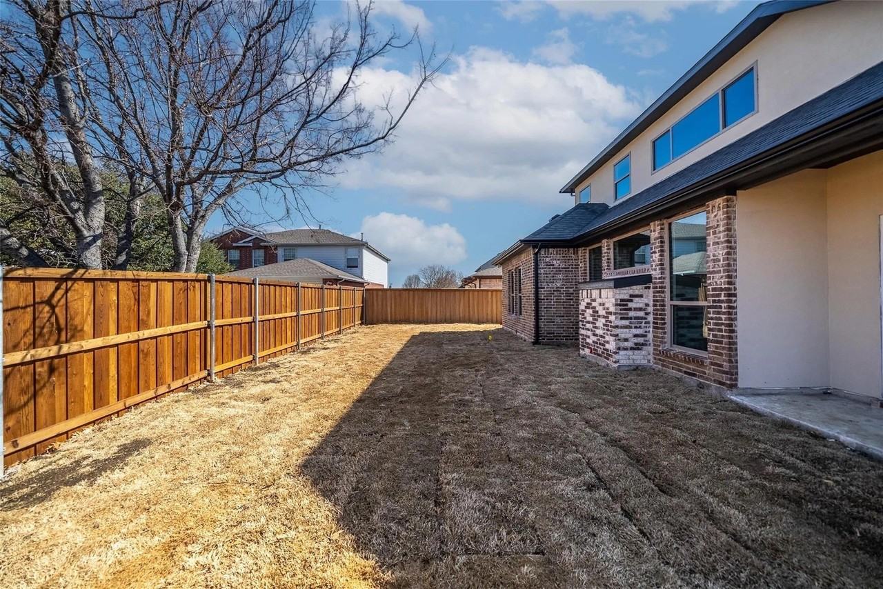 1063 Lake Trail Dr - Photo 6 of 34