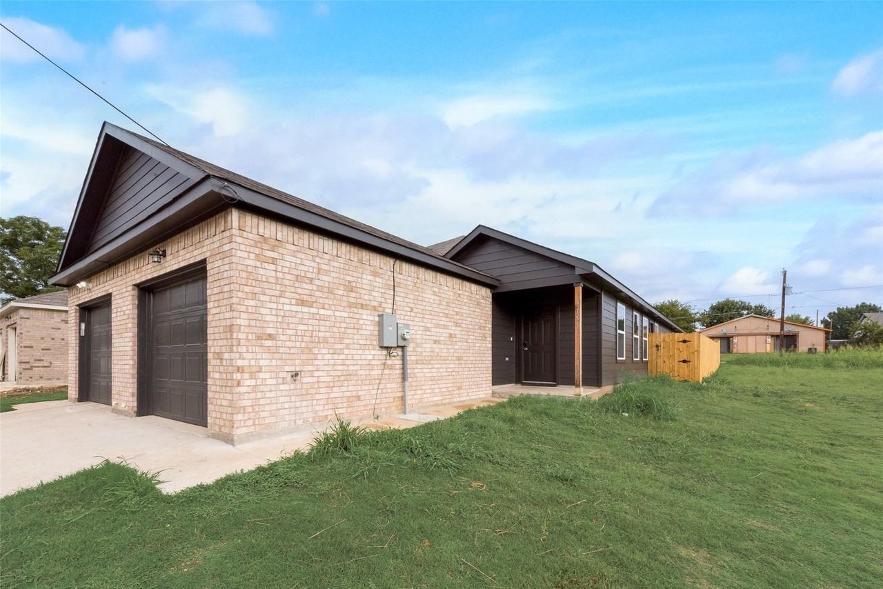 3153 Stag Rd - Photo 2 of 15