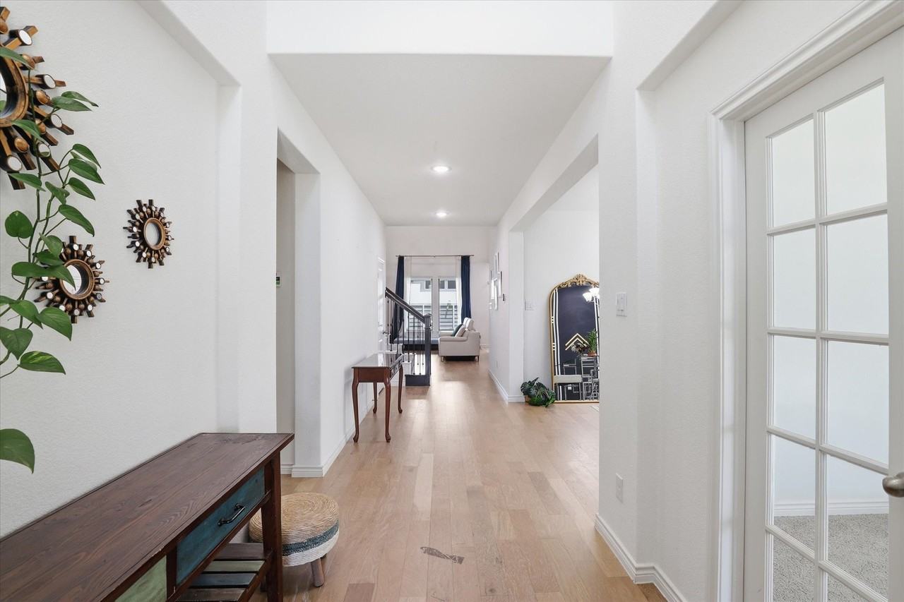 509 Cedarwood St - Photo 3 of 40
